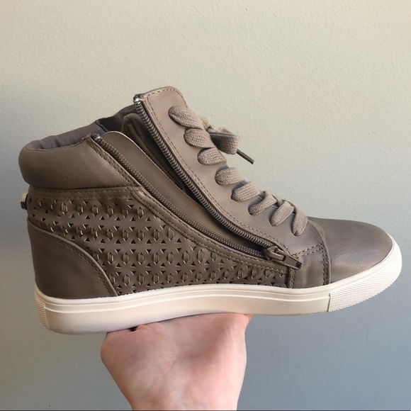 Cute shoes! - Picture 4 of 8